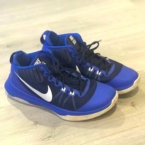 Size 9.5 Nike Basketball shoes
